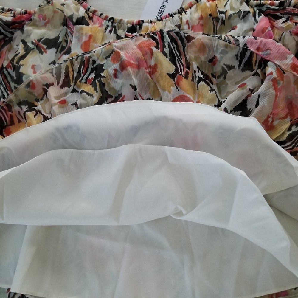 Elizabeth & James Marylin Cold Shoulder Silk Floral Top Size M Medium - Picture 11 of 11